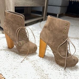 Steve Madden Carnaby Taupe Gray Wooden Heel Lace Up Ankle Booties Size 10M